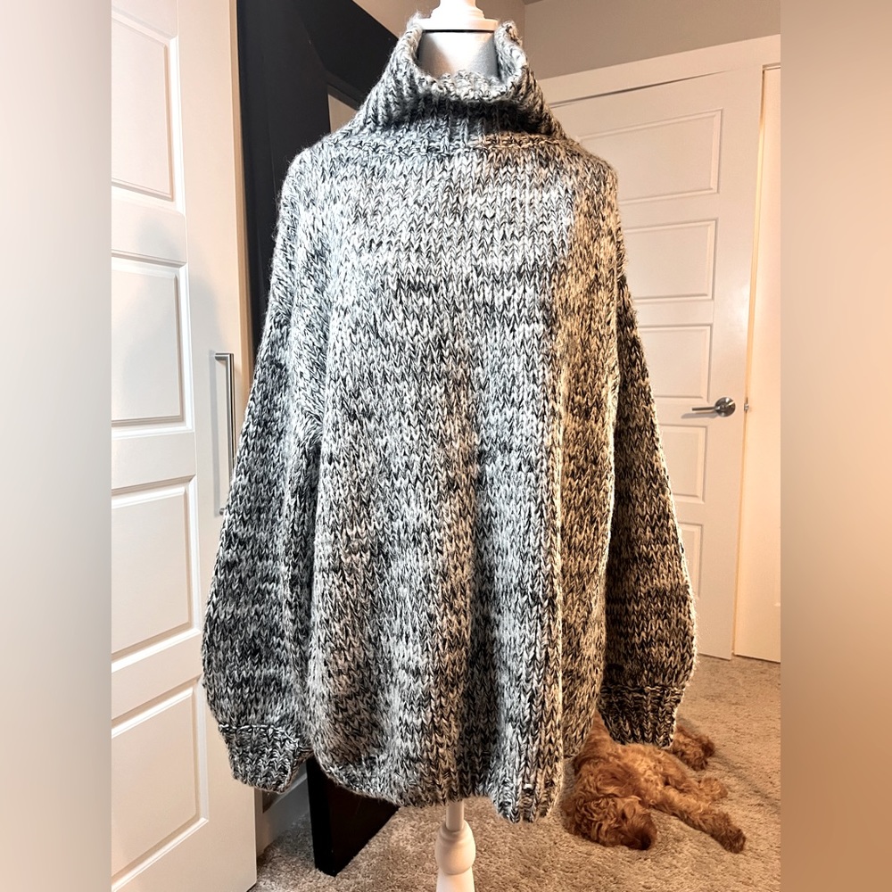 Sugar + L!PS Oversized Sweater, size S